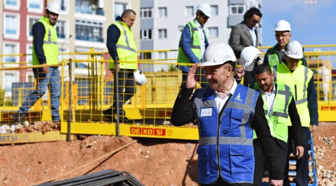 İzmir Büyükşehir Belediyesi Buca Metrosu’nda Çalışmaları İnceledi